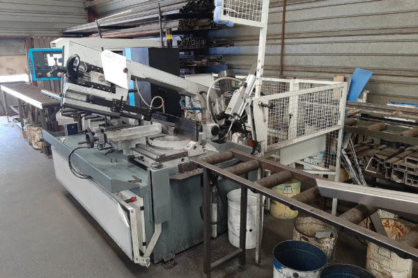 fabrication-pieces-metal-sur-mesure-machine